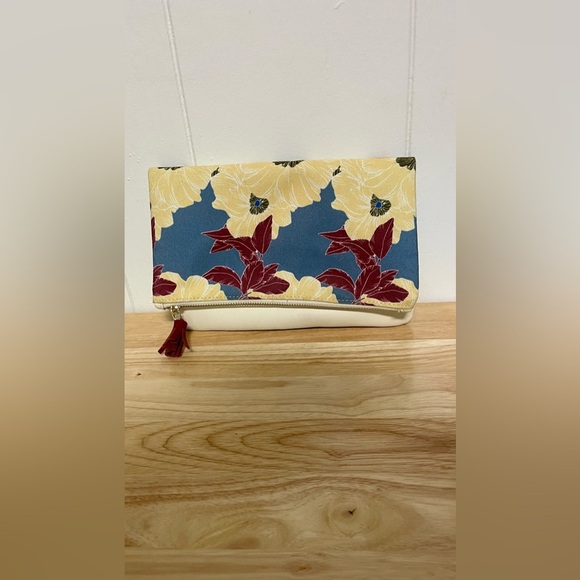 The Rachel Pally Reversible Clutch floral and cream - Picture 2 of 6